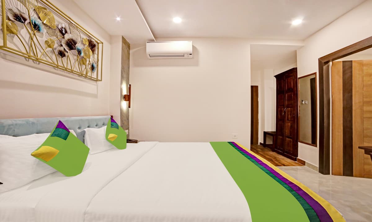 LazyStay Elite deluxe room
