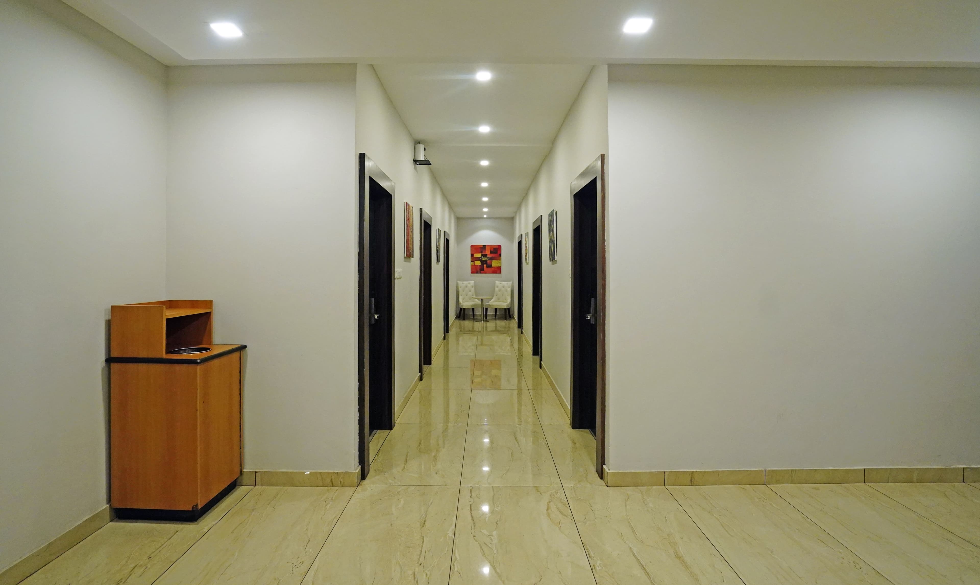 LazyStay Grand interior